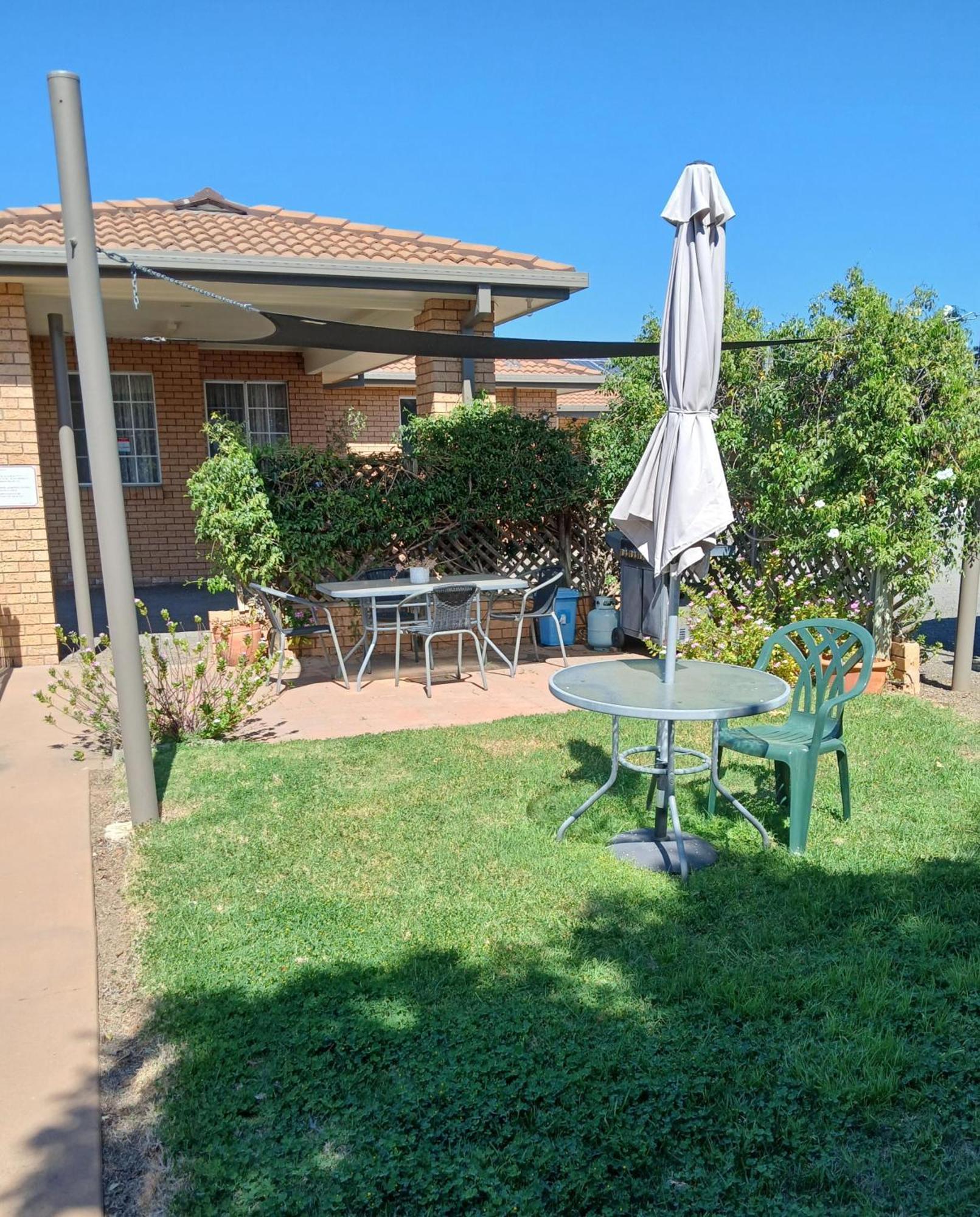 Aaron Inn Motel Narrabri Kültér fotó
