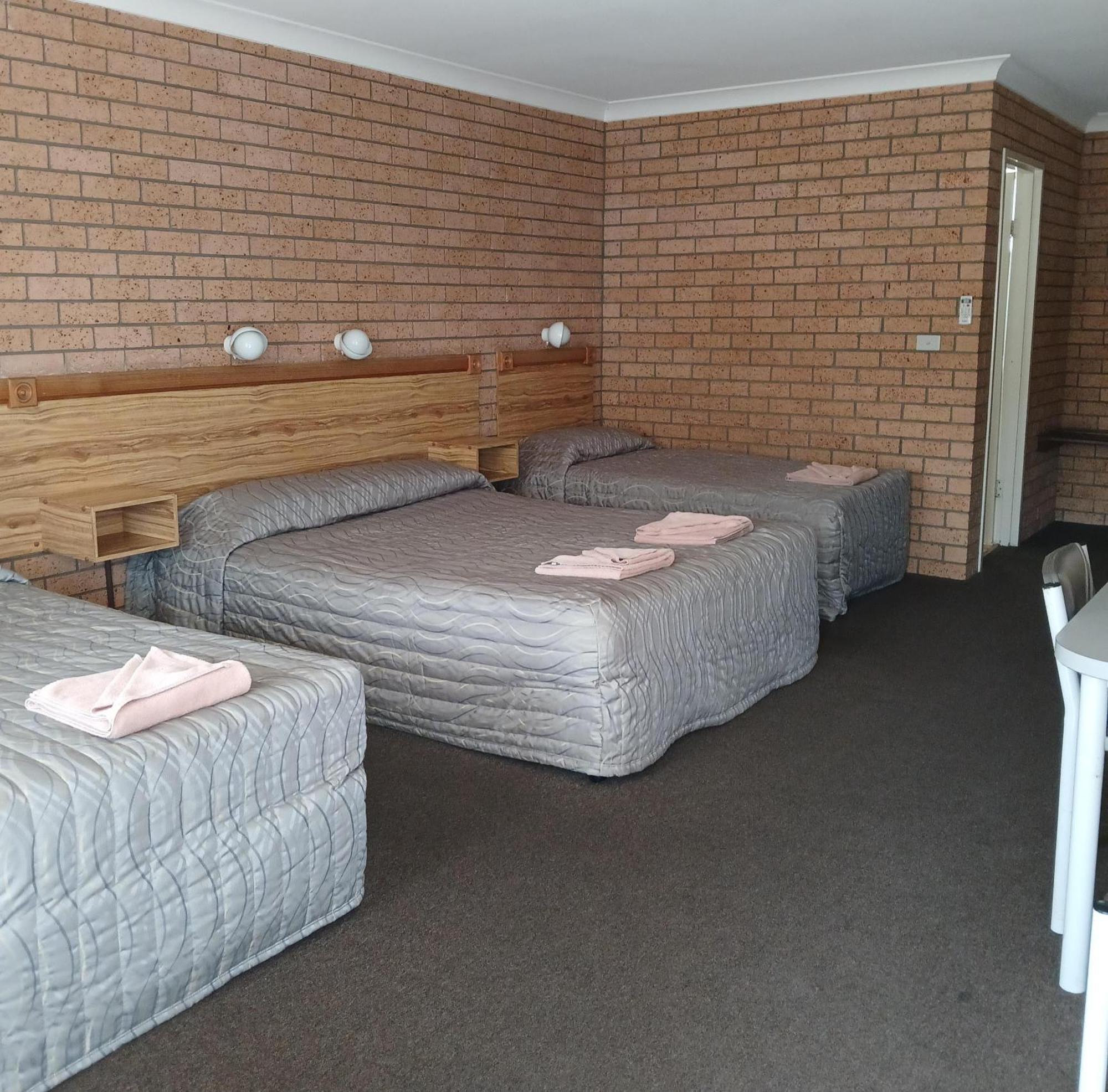 Aaron Inn Motel Narrabri Kültér fotó