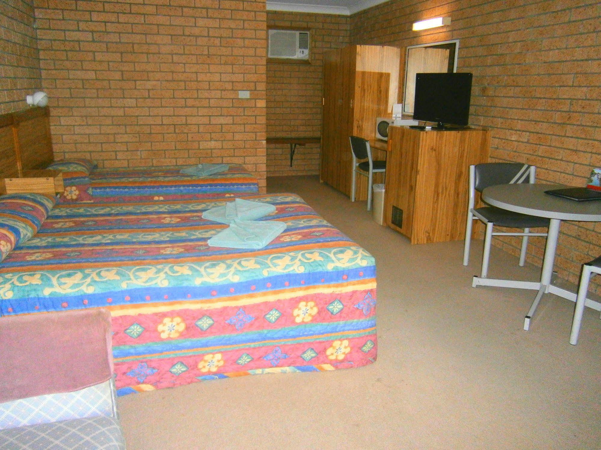 Aaron Inn Motel Narrabri Kültér fotó