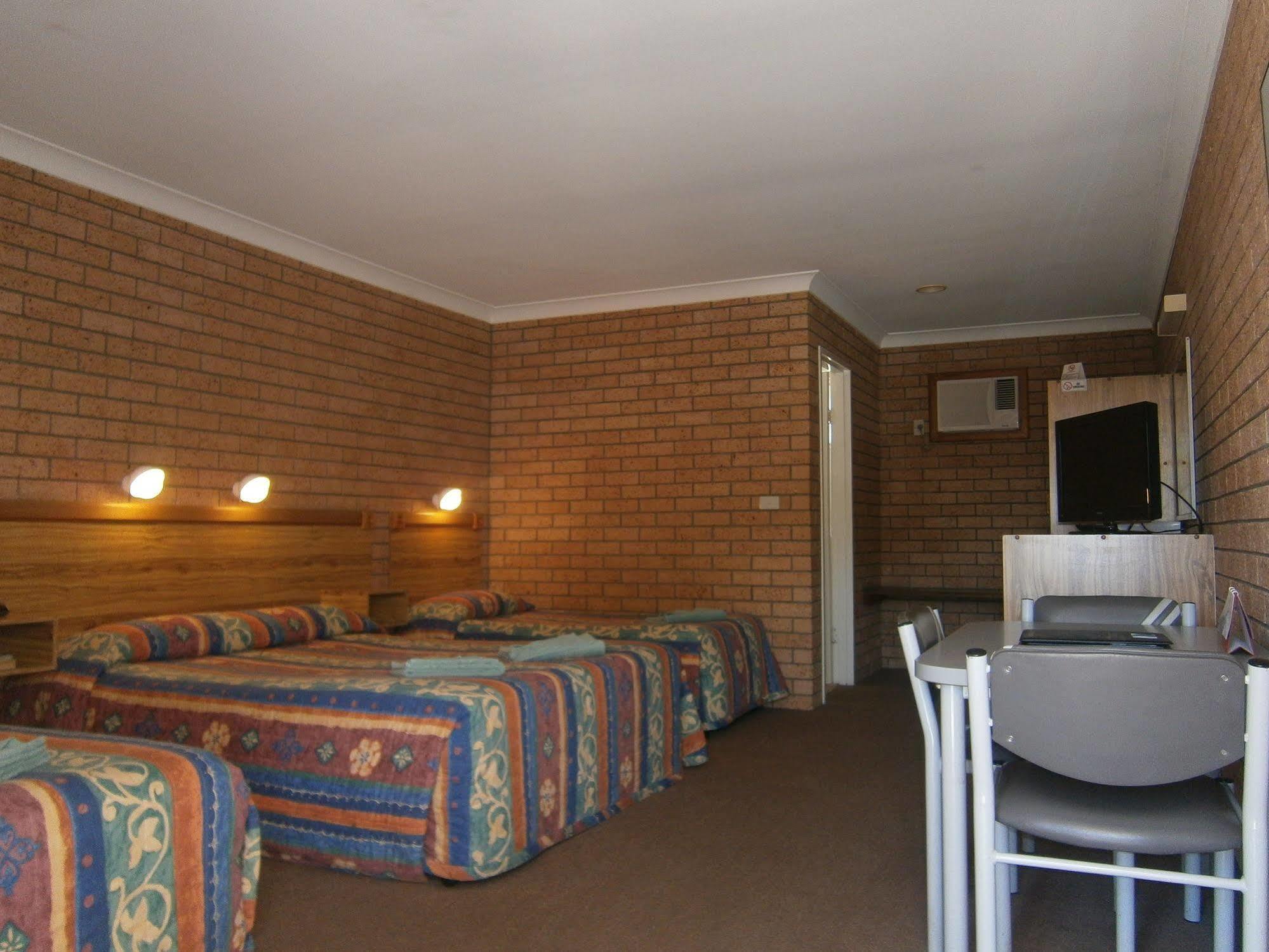 Aaron Inn Motel Narrabri Kültér fotó