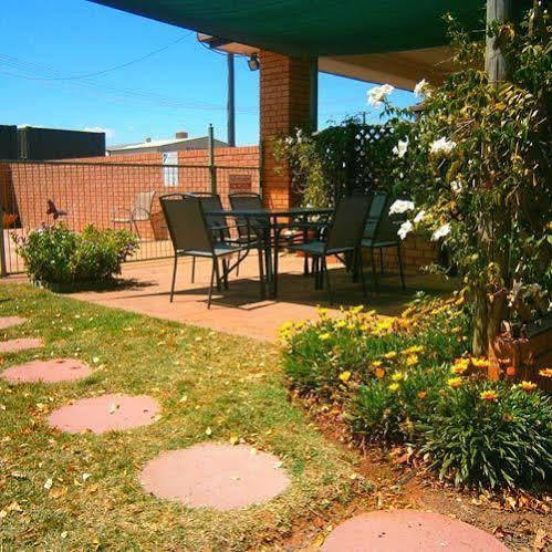 Aaron Inn Motel Narrabri Kültér fotó