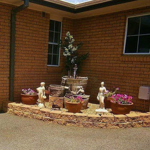 Aaron Inn Motel Narrabri Kültér fotó