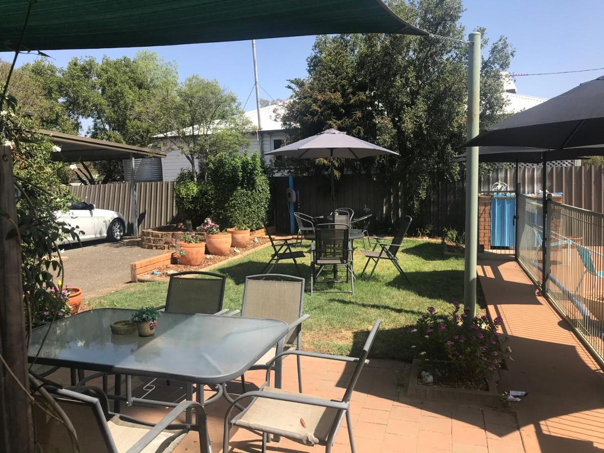 Aaron Inn Motel Narrabri Kültér fotó